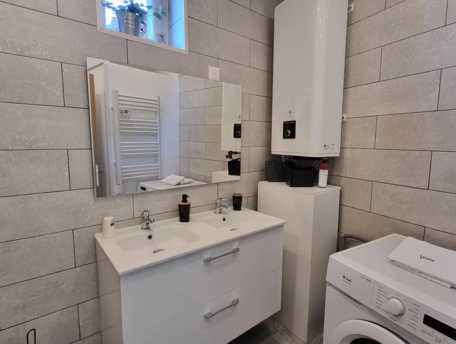 Elegance Provinoise Classe 3 Etoiles *